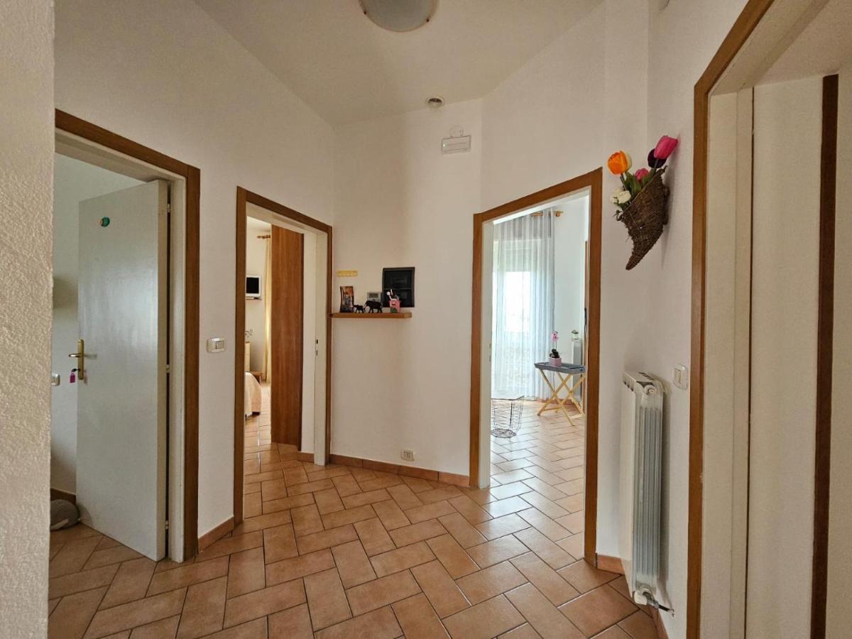 Delizioso Appartamento Collinare Limigiano Екстериор снимка